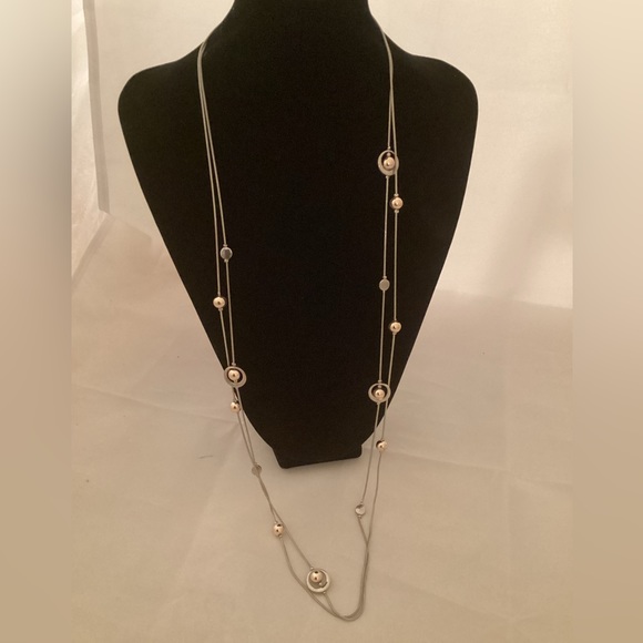 Long gold tone and silver tone metallic necklace - Picture 1 of 6